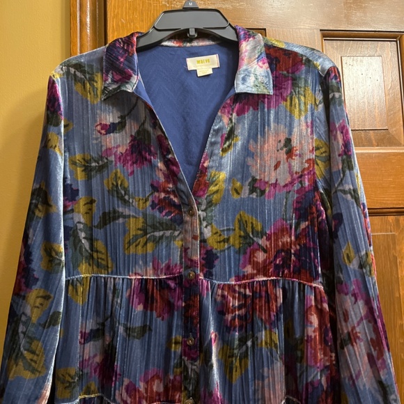 New, without Tag, Maeve/Anthropologie Reverie Tiered Velvet Top.  Sz. M. - Picture 6 of 9